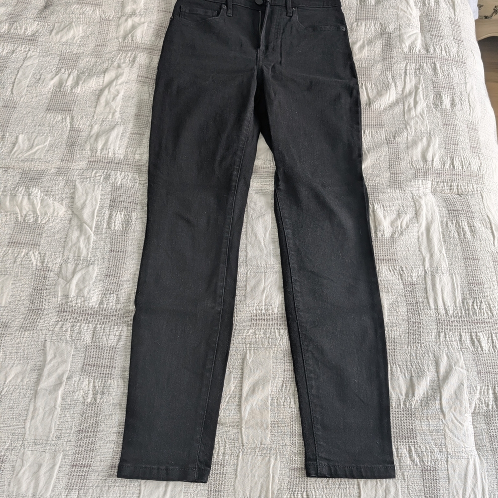 Everlane Black Skinny Jeans with Clean Lines